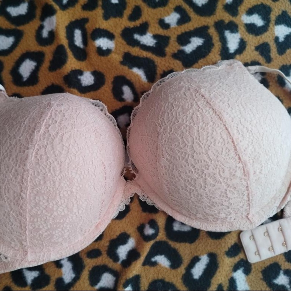 Victoria’s Secret bombshell bra